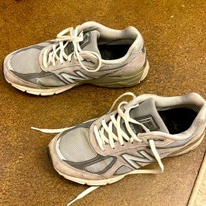 New balance tennis shoes